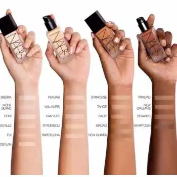 Nars All Day Luminous Weightless Fondöten